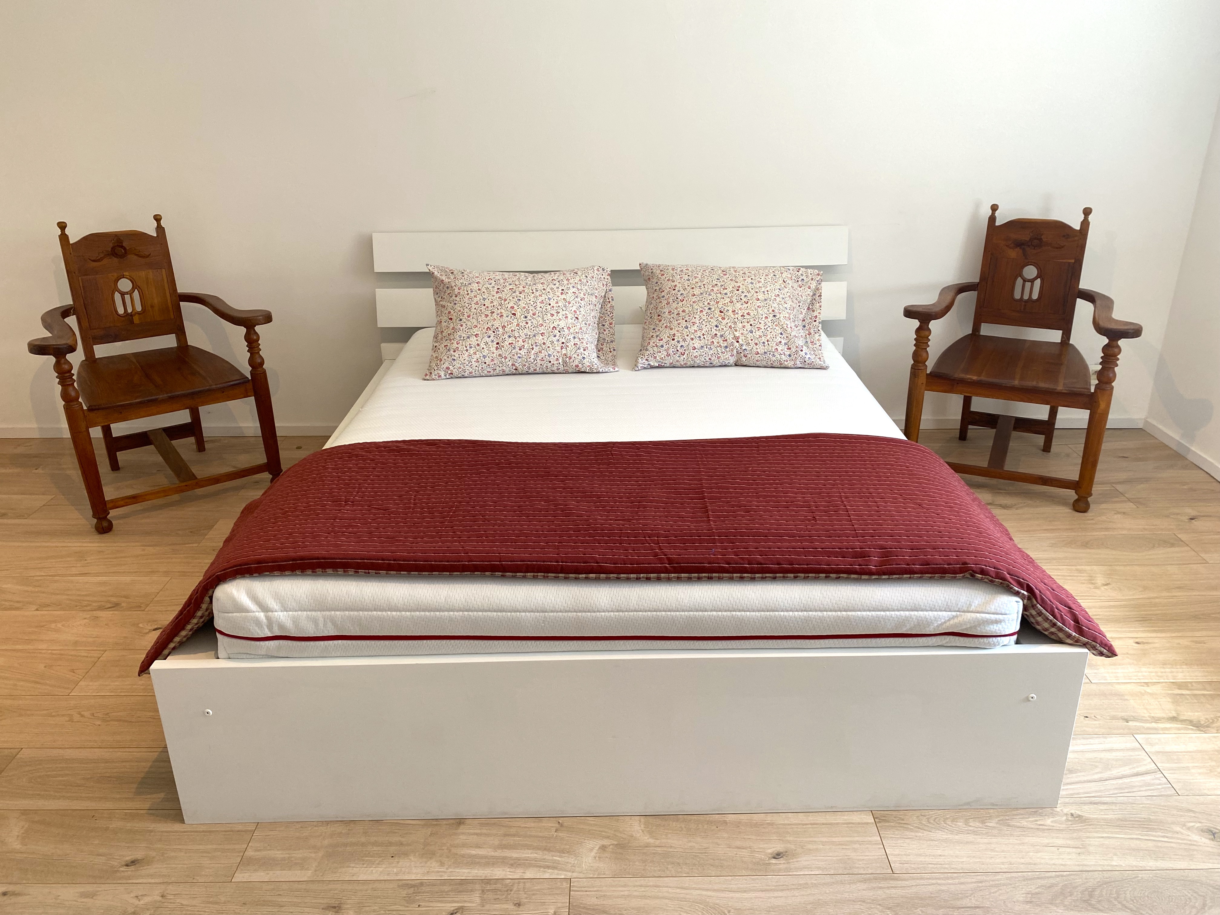 Chambre avec lit double du g&icirc;te au Jardin de Margny